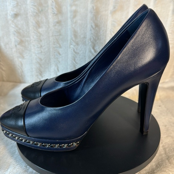 Chanel Cap Toe Chain Platform Pumps Navy Leather Size 38 - Picture 6 of 17